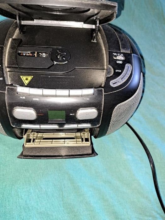 Radiomagnetofon z odtwarzaczem CD