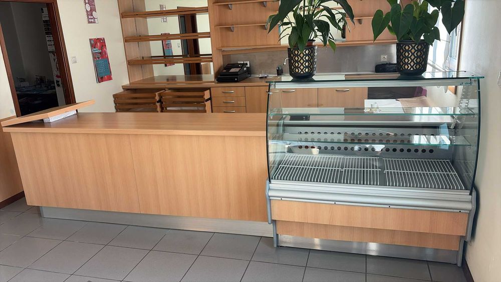 Mobiliário de Padaria/Pastelaria + Vitrine