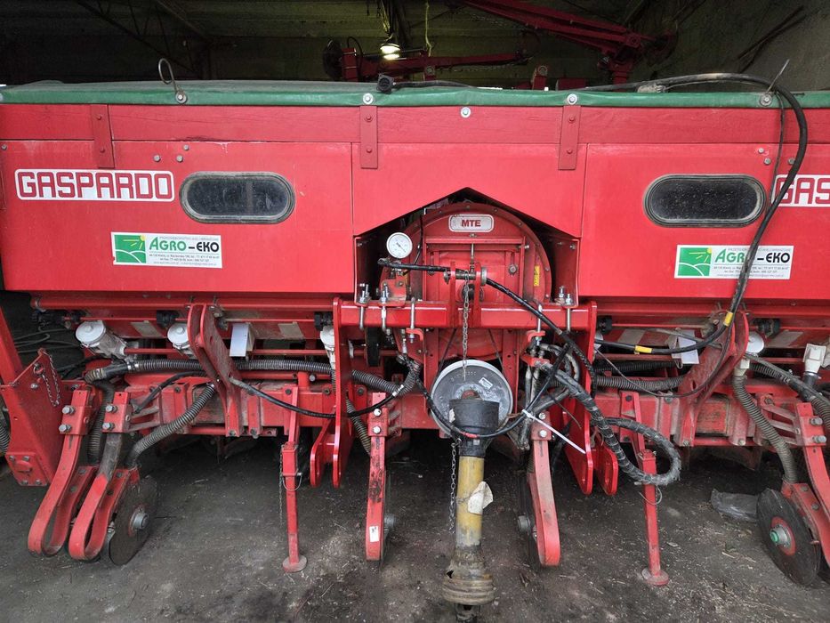 siewnik pneumatyczny do kukurydzy firmy GASPARDO typ: MTE 6 ROWS