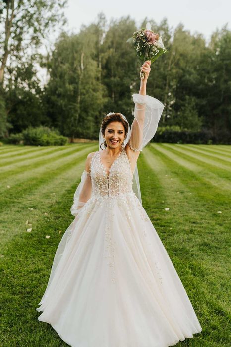 Zjawiskowa suknia ślubna – romantyczna, lekka, jak z bajki