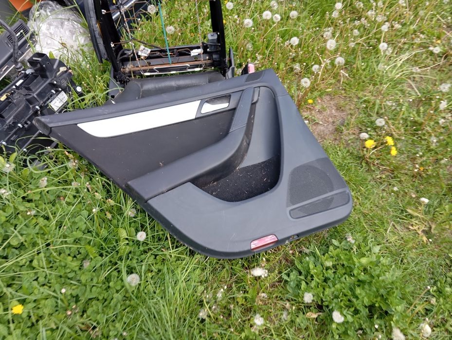 Boczek tapicerka drzwi tył lewy Volkswagen Passat B7 Sedan