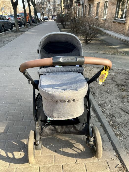 Продам коляску maxi-cosi