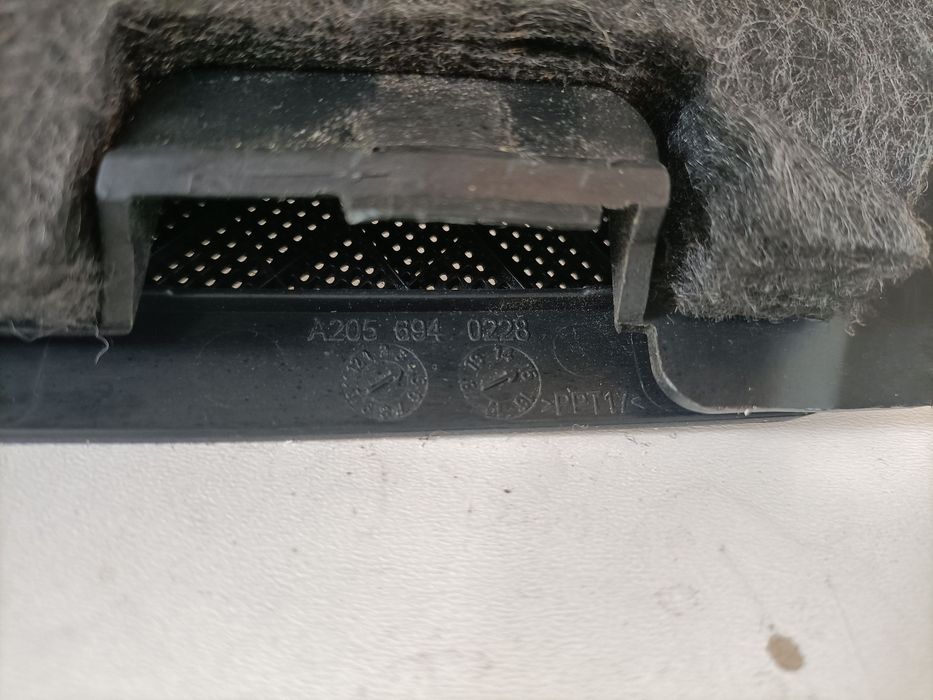 Mercedes C W205 2014-2023 универсал обшивка накладка багажника правая