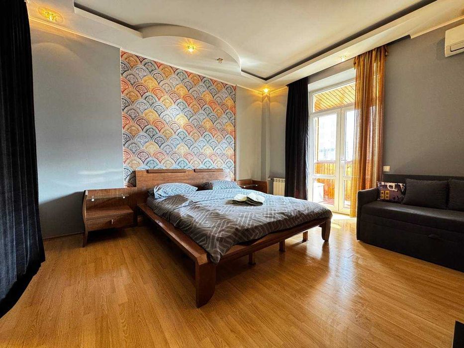 Оренда подобово сучасної 3к квартири, м. Палац Спорту (2 хвилини)