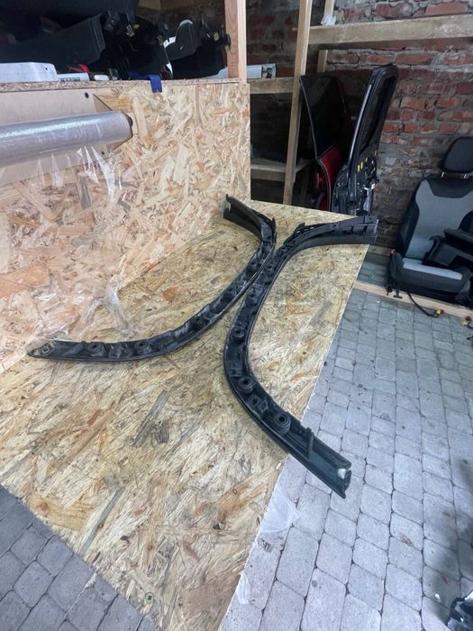 Арки пластикові Rivian