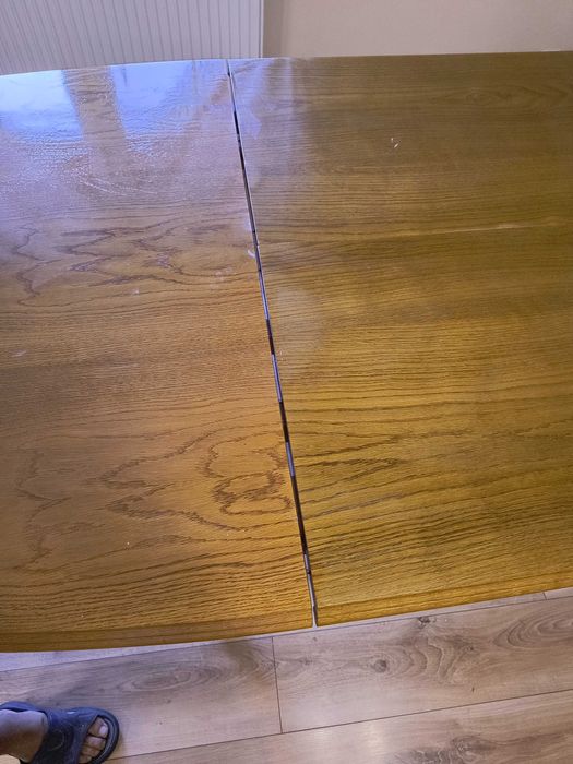 Stół rozkładany z krzesłami