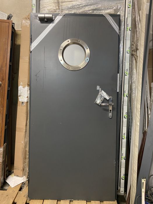 Drzwi techniczne 90 lewe  z bulajem