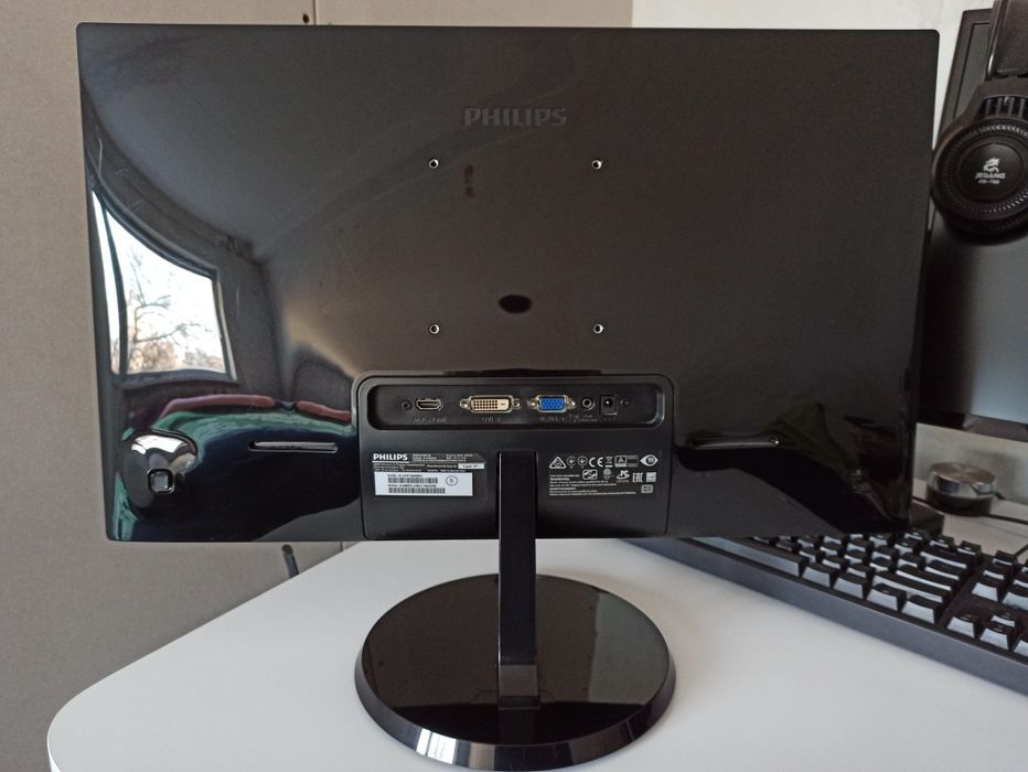 Стильный IPS монитор 23" Philips 237E7Q — Безрамочный / HDMI / Full HD