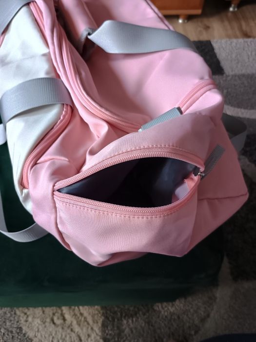 duża torba sportowa z funkcją plecaka