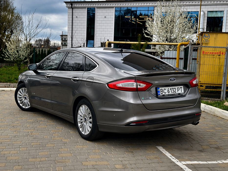 Ford Fusion Hybrid PHEV  Titanium