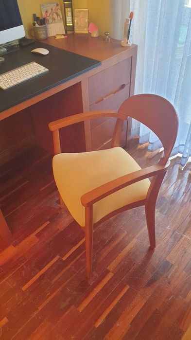 Cadeira Maciça em Madeira Faia com Assento/Almofada em Veludo Amarelo - Para Secretária/Escrivaninha ou para Decorar um Quarto