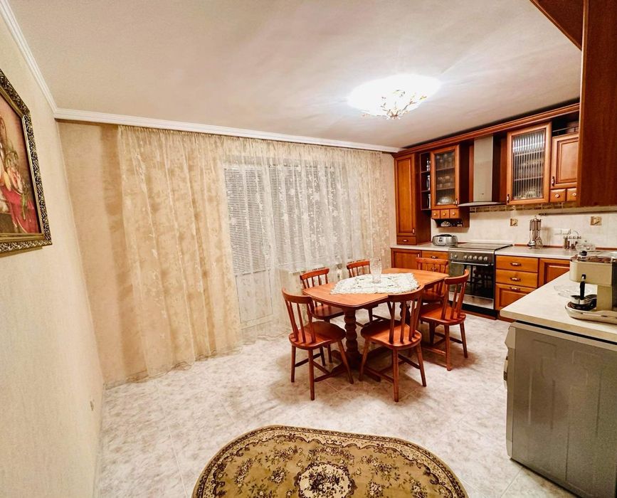 3 кім. квартира Центр (Грушевського) 3 поверх Цег. -98 м2