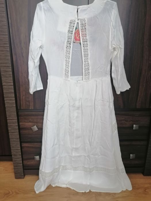 ASOS Biała śmietankowa sukienka haftowane kwiaty, koronka 40L