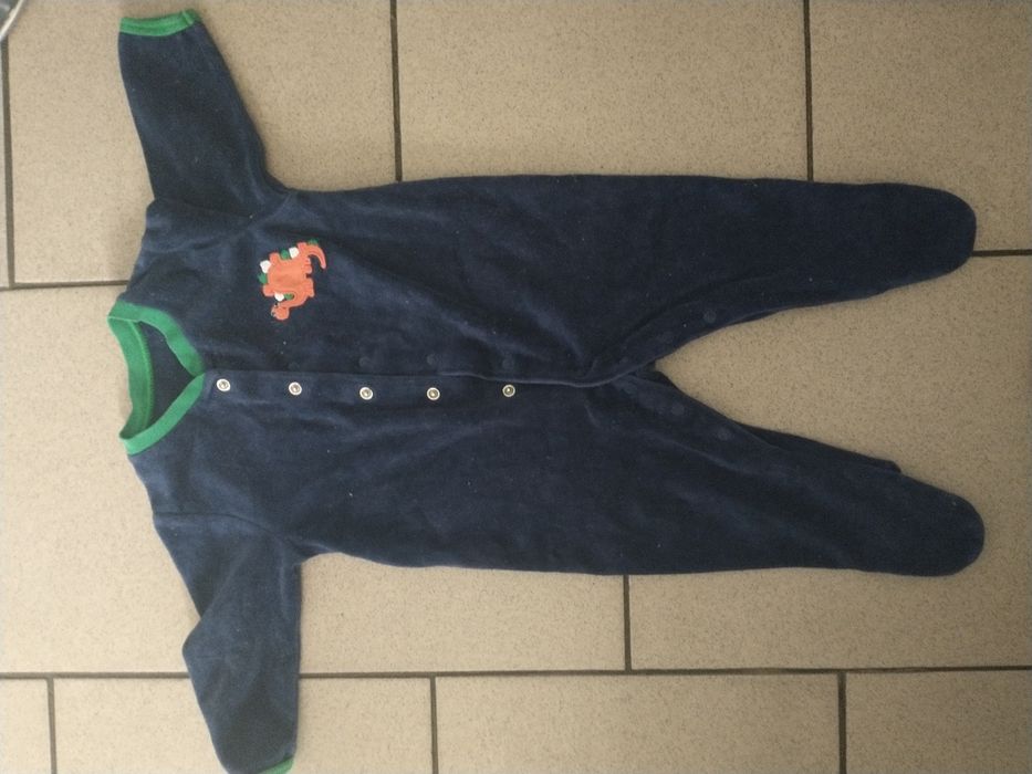 Welurowe śpiochy dla chłopca rozm 68/74 kolor granatowy