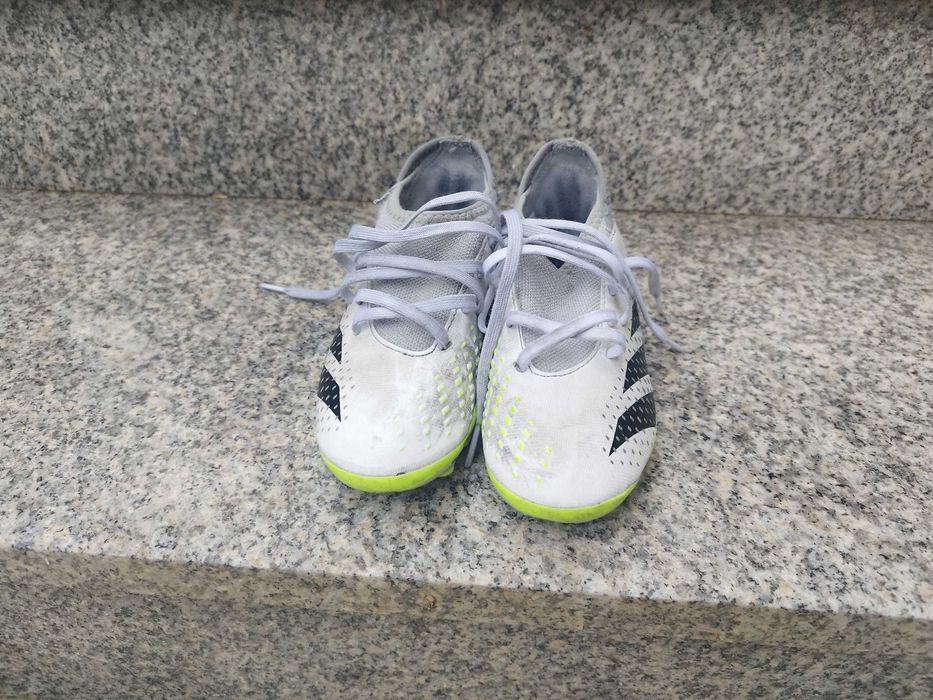 Chuteiras Adidas - Tamanho 31