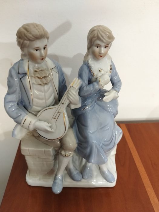 Sprzedam porcelanową figurkę