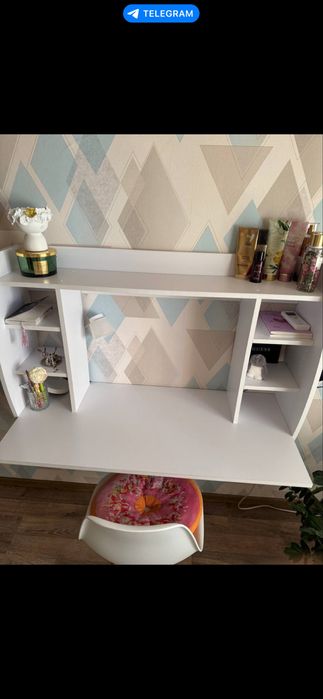 Стол навесной в белом цвете