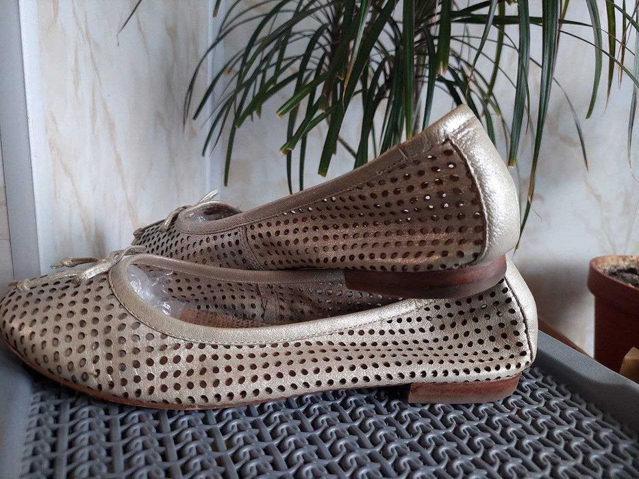Кожаные перфорированные балетки Италия 38,5 размер золотое напыление