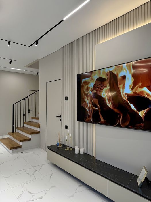 Новий будинок з дизайнерським ремонтом | ВСІ КОМУНІКАЦІЇ