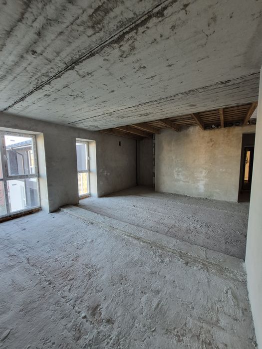 Велика двохярусна квартира в центрі міста (125,7 м²)