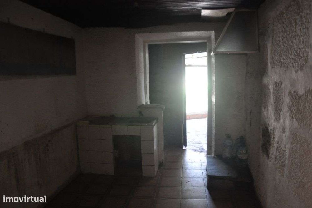 Casa para Restauro em Abação