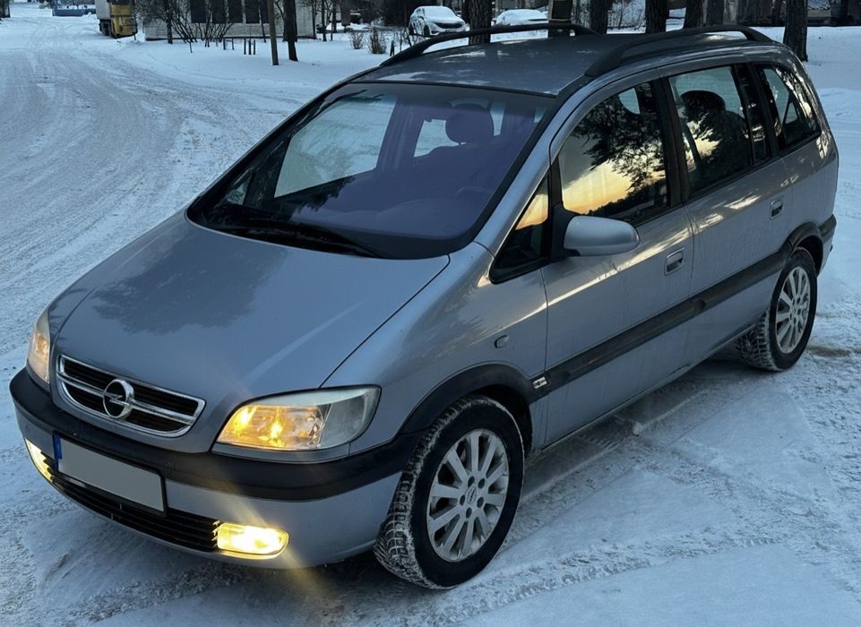 Свіжопригнана Опель Зафіра 1.8ГАЗ-БЕНЗИН  не розмитнена вже в Києві