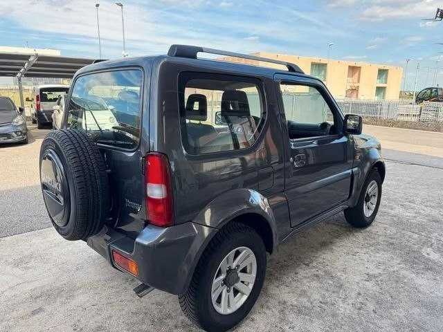 Suzuki Jimny 2011...