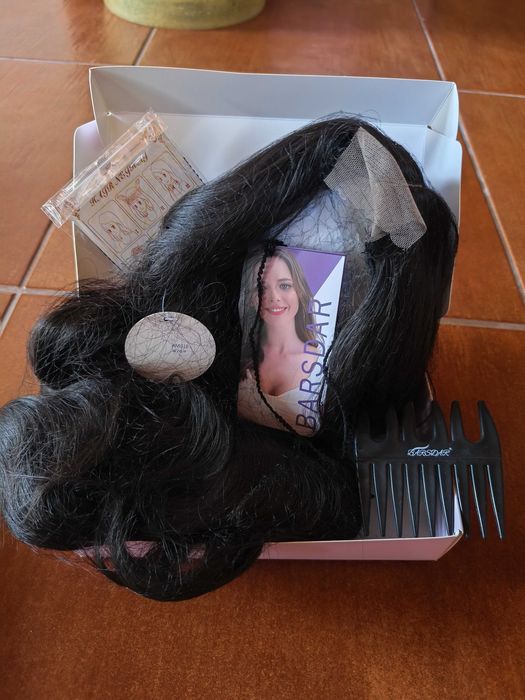 Perucas NOVAS (com caixa e acessórios)