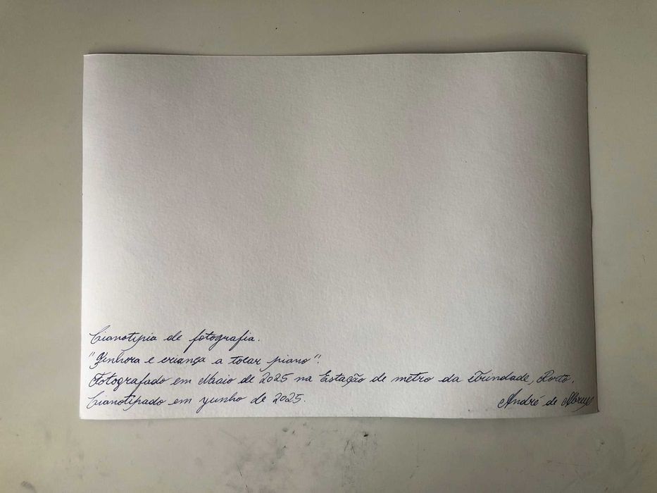 Cianotipia A4 - "Senhora e criança a tocar piano".