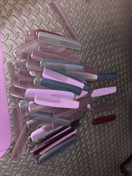 Grzebień do włosów plastikowy - 100 sztuk