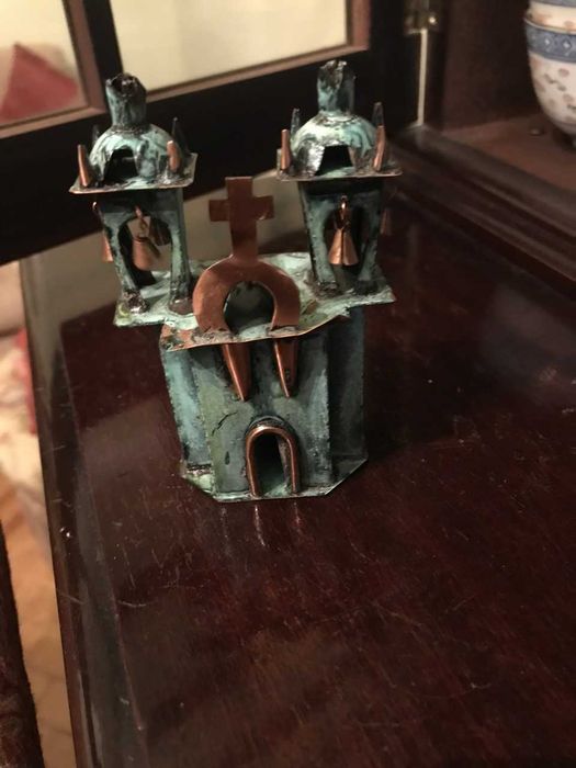 Miniaturas : buda,ostra,igreja ortodoxa,cavalo,cães