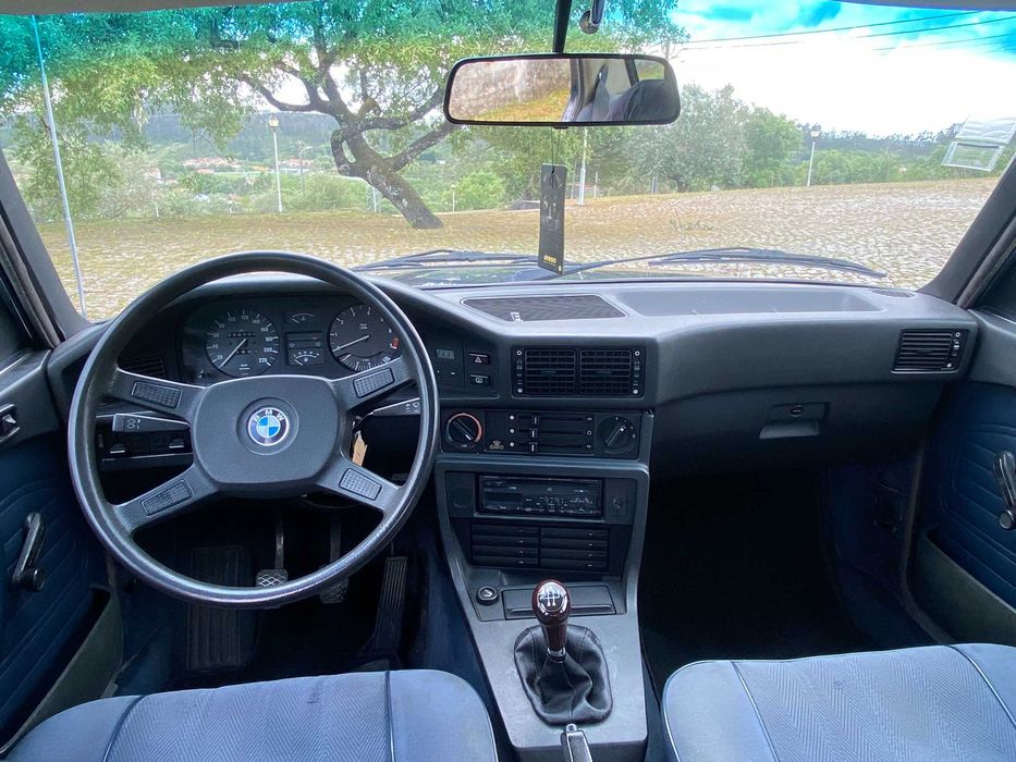 BMW E28 520i - 6 cilindros