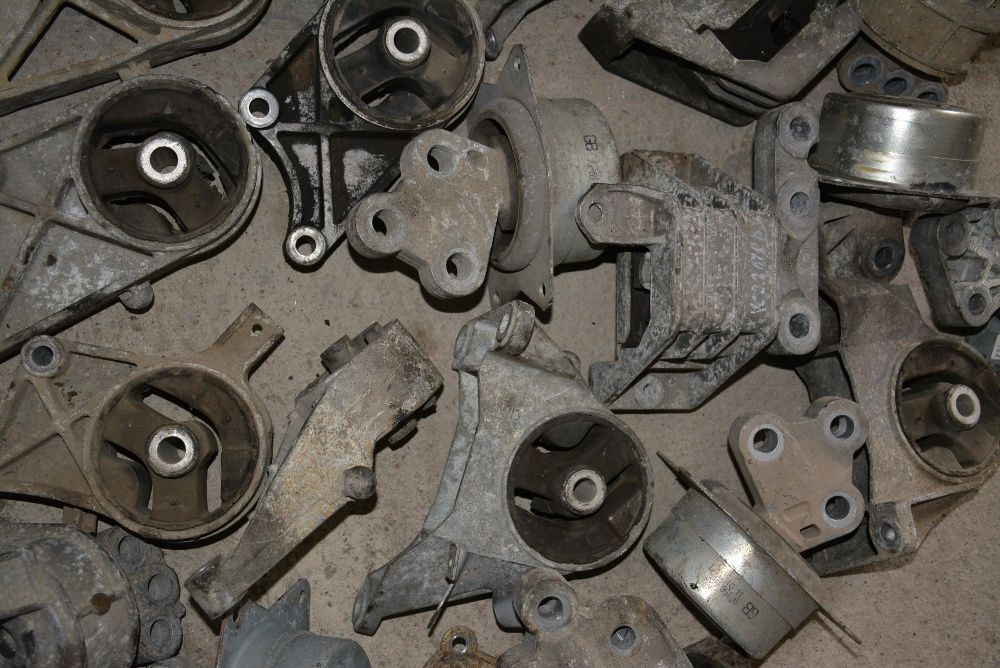 подушка двигателя мотора КПП Opel Astra G H J Vectra Zafira Insignia