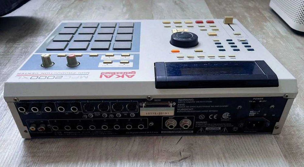 sampler vintage Akai mpc 2000 XL