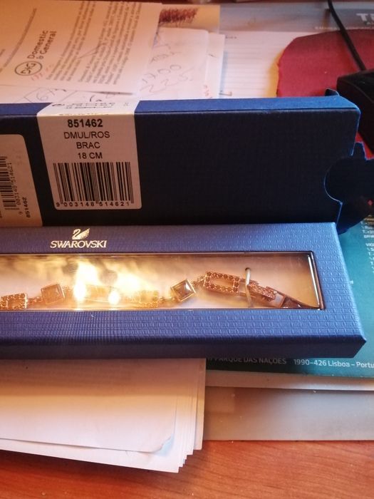 Pulseira Swarovski, fio Swarovski novo na caixa.