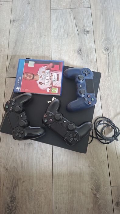 Konsola ps4  pady fifa