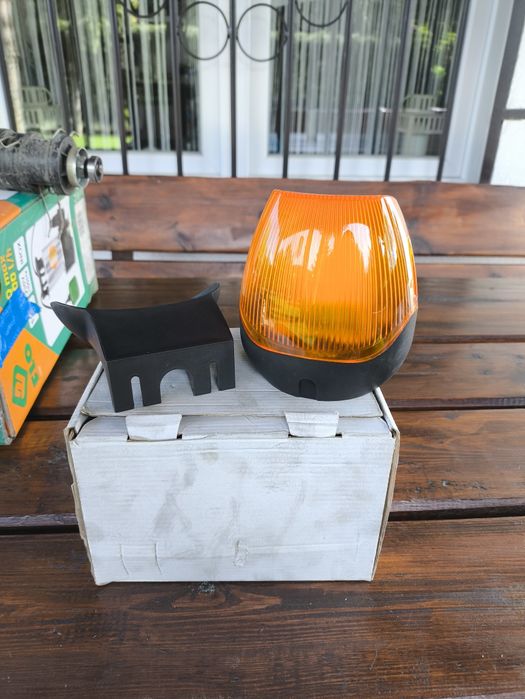 Lampa sygnalizacyjna do bramy