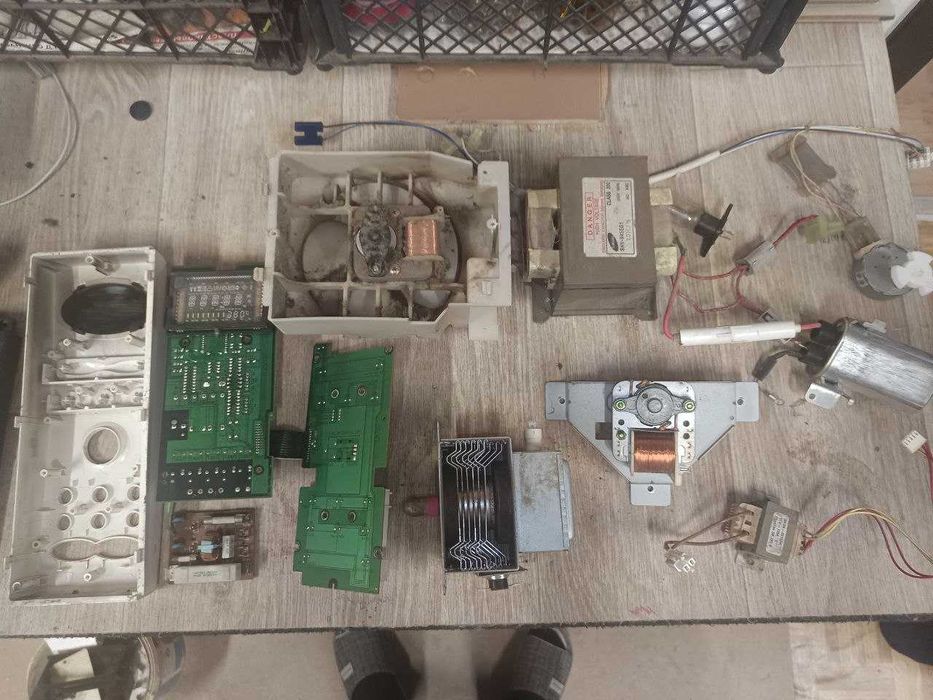 Мікрохвильова піч Samsung CK95R-US/BWT на запчастини