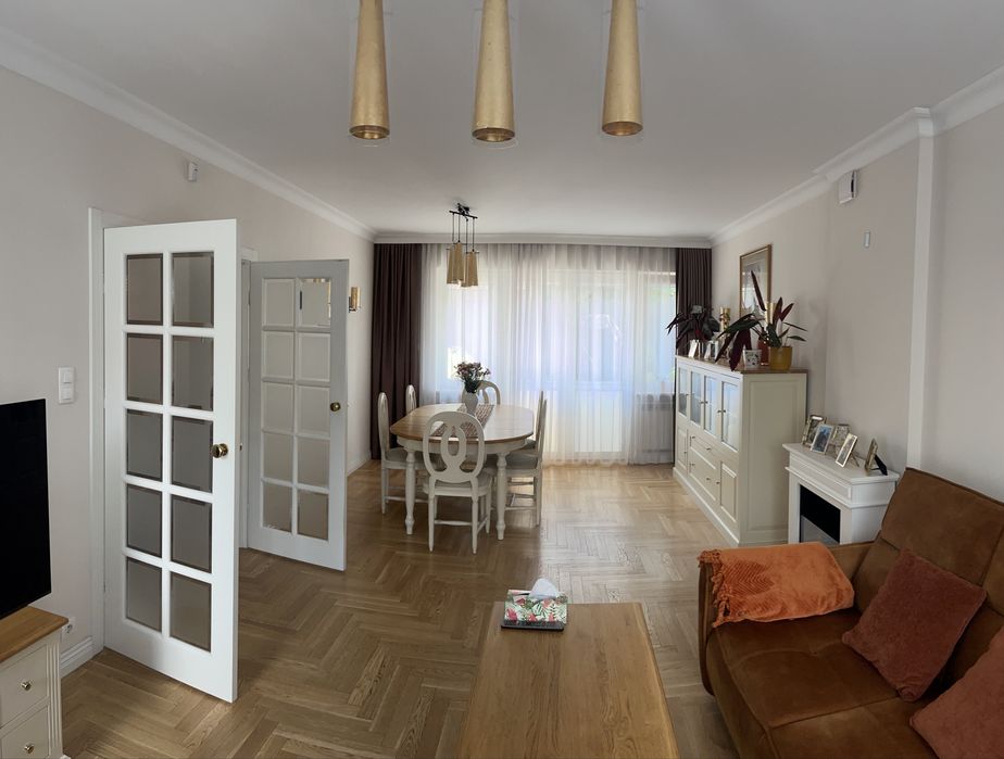 Dom  w Zielonce z budynkiem gospodarczym o pow. 50 m2