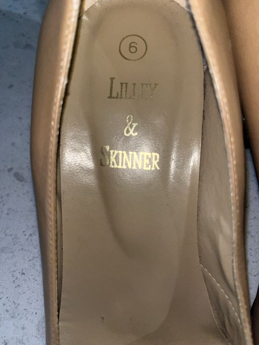 Beżowe czółenka z klamrą