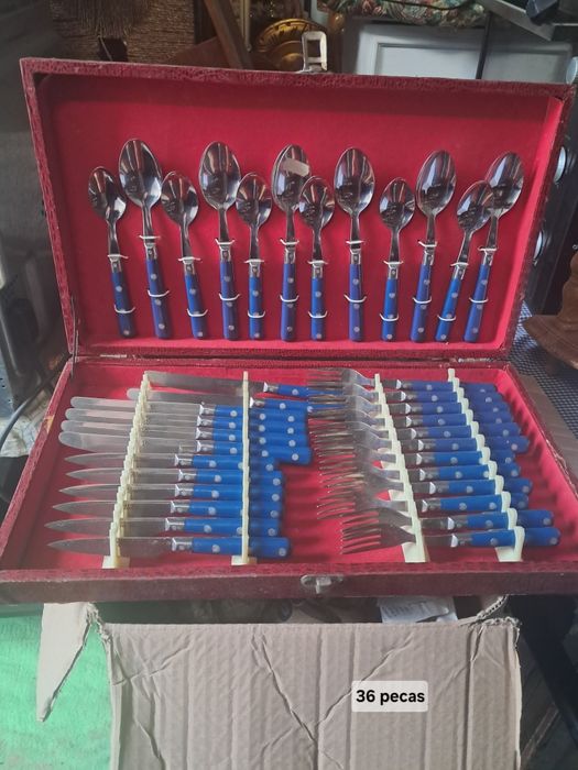 Faqueiro de trinta e seis pecas