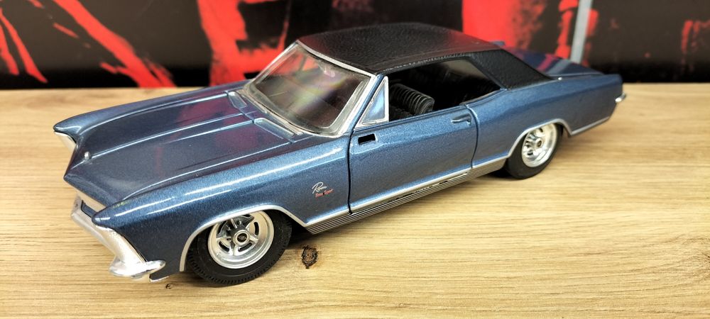 Maisto Toys 1/26 Buick Riviera Grand Sport