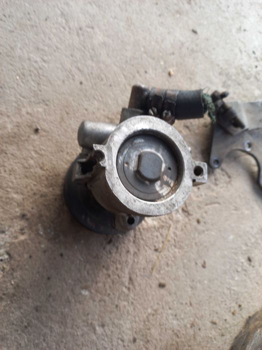 Насос ГУР Golf2,3  jetta2 , seat ,vento