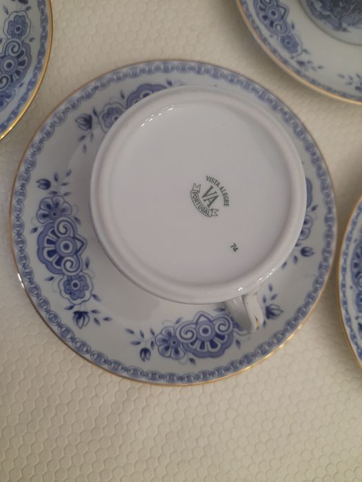 Conjunto de seis chávenas de chá com pires