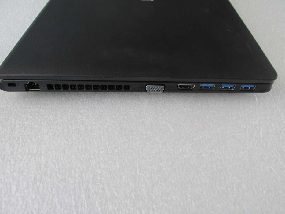 Portátil Fujitsu Lifebook A555 - i5 / 8G / SSD 256GB