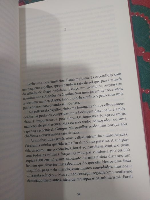 Naziran. Uma mulher sem rosto. Portes incluídos