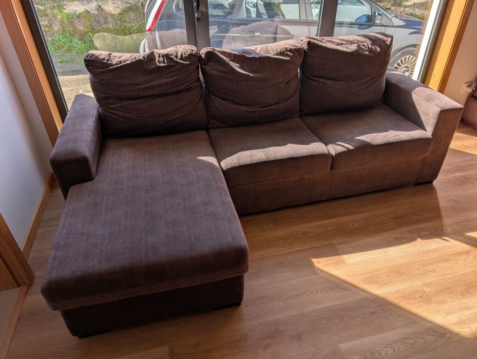 Sofá dois lugares mais chaise longue
