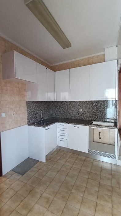Apartamento T4 para Arrendar em Rio Tinto – Excelente Localização e Luminosidade