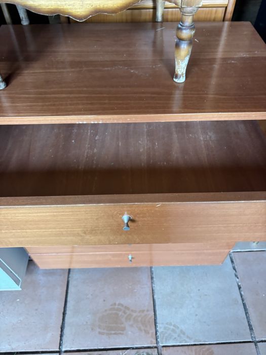 Conjunto de comodas e mesas de cabeceira