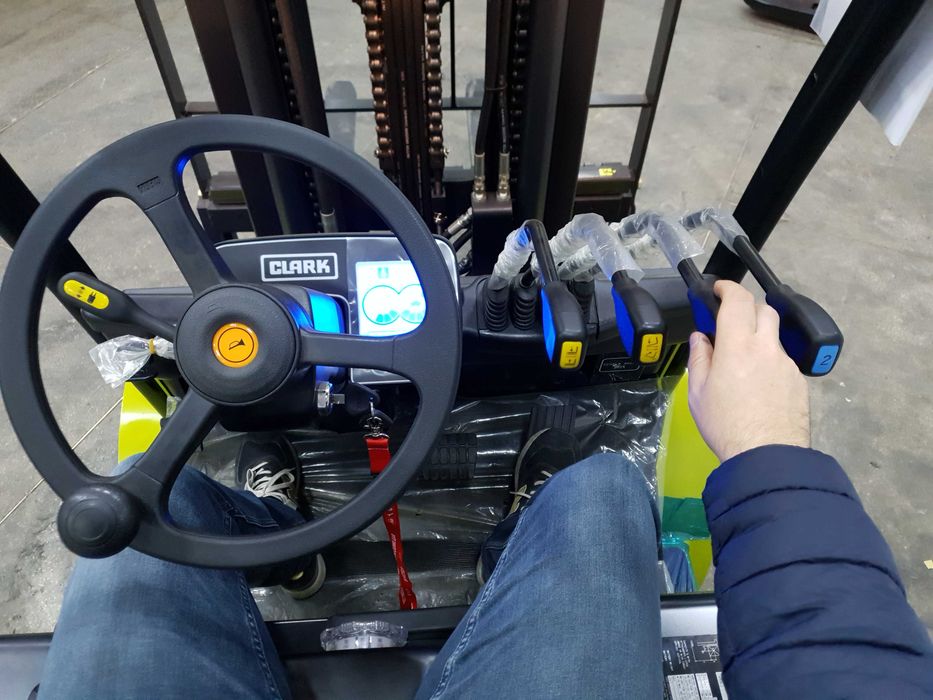 НОВИЙ електричний навантажувач CLARK EPX20-32i